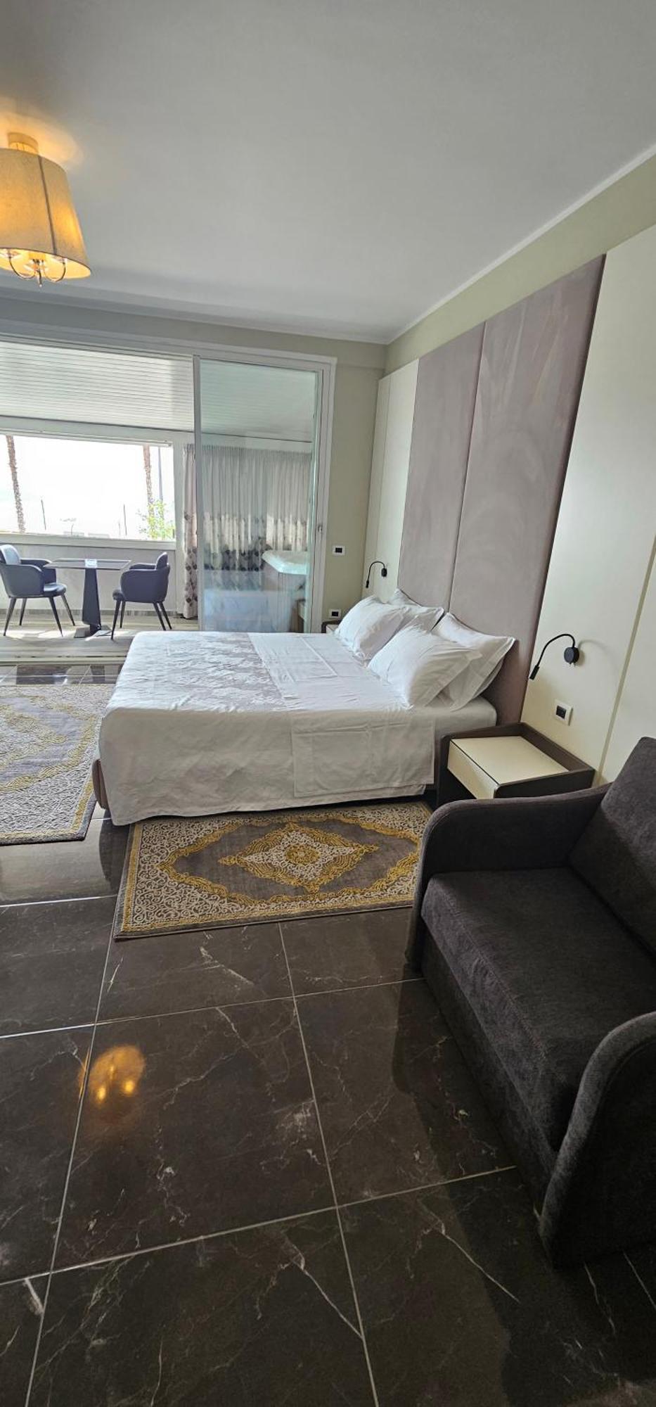 Hotel Pirro Avlonya Oda fotoğraf