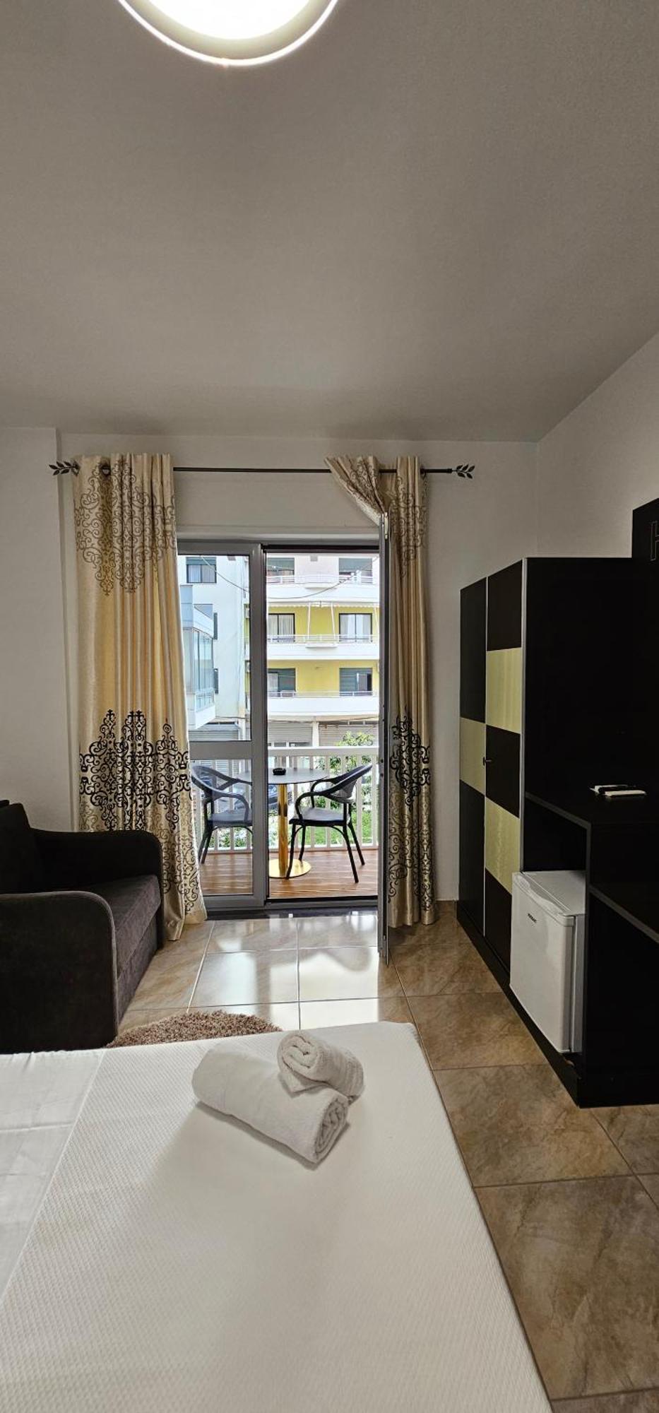 Hotel Pirro Avlonya Oda fotoğraf